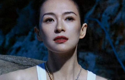 章子怡亮相金像奖红毯展现大将之风落落大方