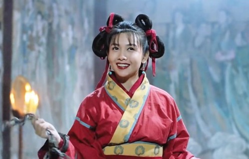 邱淑贞三个女儿都没她像？女警素颜照“撞脸小昭”，网友，我的港风回忆