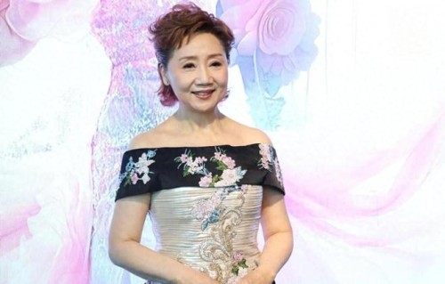 张德兰圆梦红馆开演唱会！忆沈殿霞当场落泪，“四朵金花”掀回忆