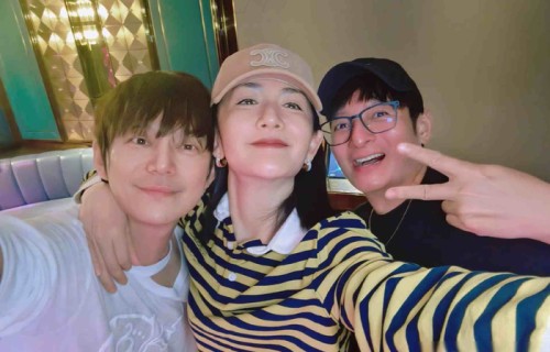 谢娜何炅李维嘉深夜嗦粉，一碗粉里藏着二十年老友默契，综艺圈少见的真放松时刻