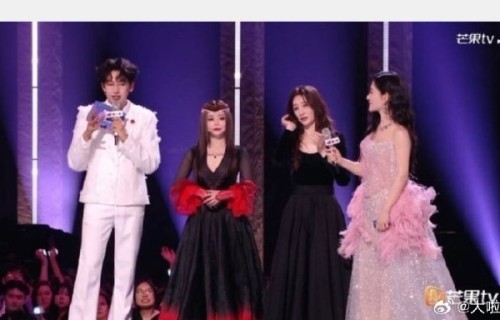 谢娜和李小冉在2026年《乘风》节目中有哪些互动体现了两人的友情？