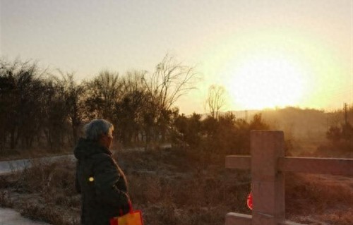 我快被我妈愁死了！她都71岁了，不溜达，不打牌，也不逛亲戚家