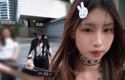 冯小刚养女自曝戴牙套，和徐帆在香港喝咖啡，模样酷似姑姑年轻时