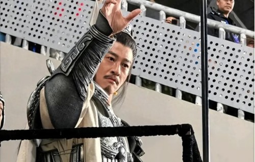 何润东啥也没干，白捡10个代言