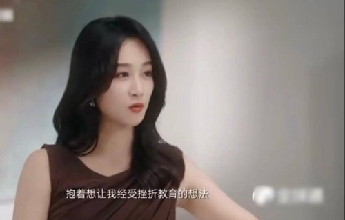 蓝盈莹早期的家庭阻力对她性格和事业有什么影响？|父母|童年|教育|母亲|舞台