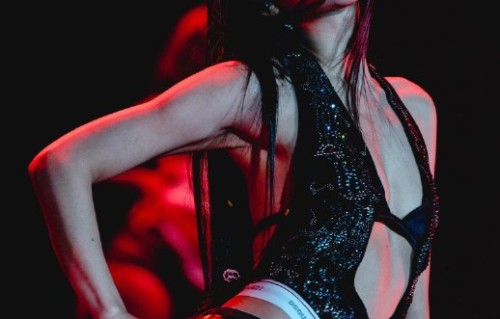 粉丝对Jennie未命名的神秘新曲有哪些猜测？