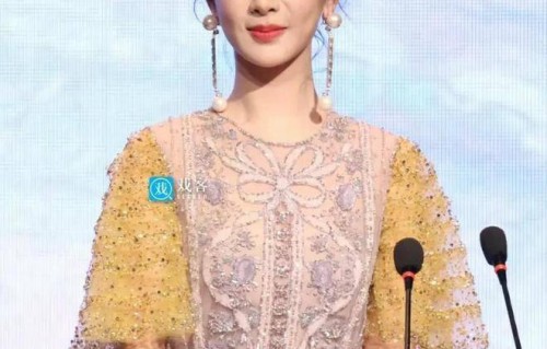 胡歌杨烁现身青海，进组生命树!杨紫劳模，无缝进组，插缝干活!