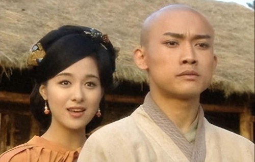 与聂远同居6年被抛弃，嫁给外交官被宠成宝，如今49岁胖到不敢认 