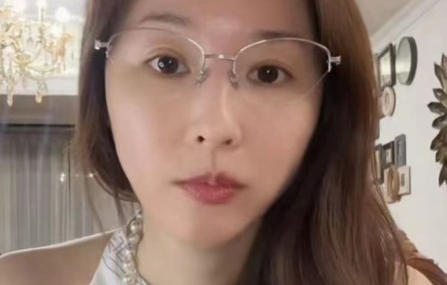 吴佳尼心累，两个儿子一年开支上百万，64岁前夫马景涛只提供学费