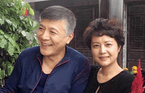 儿女都是债，女儿离婚儿子成剩男，如今58岁的茹萍终究难逃心酸