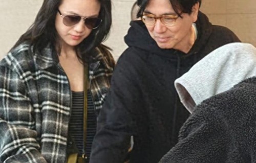 曝46岁汤唯疑怀二胎！与老公逛街腹部隆起，倪妮的一句话暴露内情 