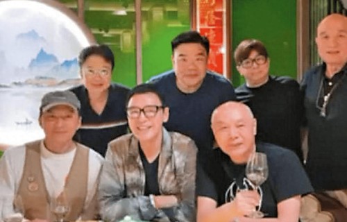 44岁袁伟豪与旧老板钟镇涛聚会，一脸愁容好憔悴，已两年无剧可拍|视帝|儿子|人生|音乐|机会