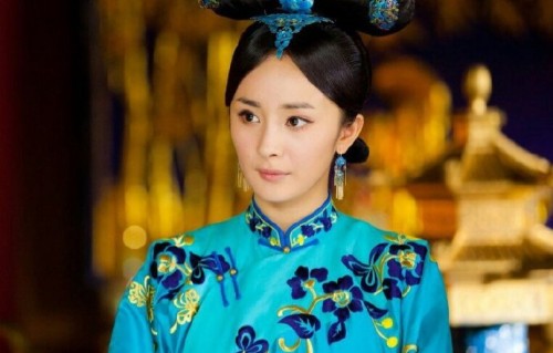 杨幂从童星出道到回归历史正剧《江山大同》，她的演艺生涯经历了哪些重要阶段？