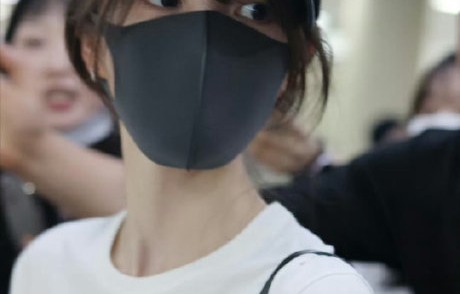 田曦薇韩国行程收官：获奖还获韩媒70家围堵