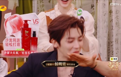 侯明昊战胜窦靖童和杨坤获得小组第一的主要原因是什么？|歌手2026|晋级|唱功|舞台|声带水肿