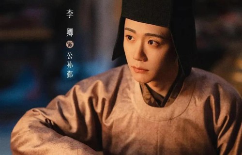 演员李卿空降清明上河园!现场粉丝围观人气火爆,因出演逐玉出圈|爱情而已|北电|毒贩|穿越|暗恋