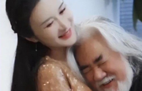 老夫少妻，75岁张纪中比他岳母还大11岁，和小娇妻处的如何？