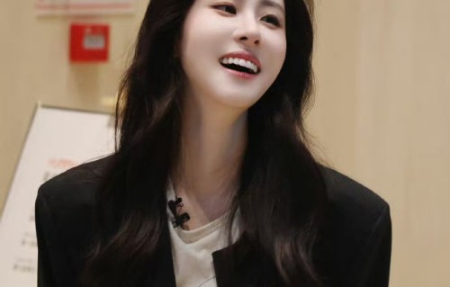 张碧晨亮相歌手2026彩排，时隔九年再登竞演舞台