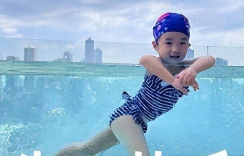 海哈金喜晒夏夏生日记录，李亚鹏带娃好温馨，夏夏发言大胆也不恼