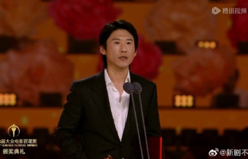 王馥荔如何评价儿子王骁的演技？