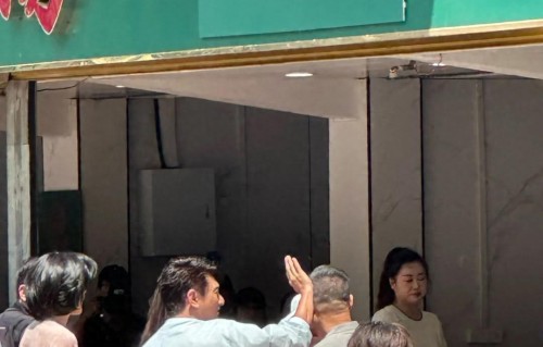淮南偶遇吴奇隆，生图下皮肤蜡黄脸肿脖子粗，喝牛肉汤好接地气 