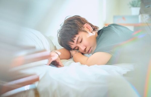 鼓鼓脱了！　「裸肌入浴照」外流羞喊：全身都透明了 