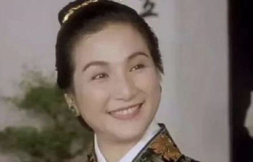 这些老牌影星变化好大：洪金宝坐轮椅身材消瘦，郑佩佩病到认不出