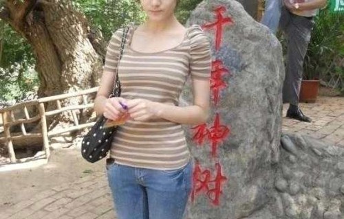 迪丽热巴出道前旧照流出！从英气邻家小妹到异域女神的蜕变之路