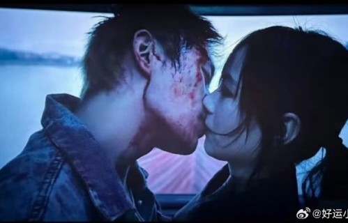 粉丝和公众对TFBOYS成员拍摄吻戏的看法是怎样的？