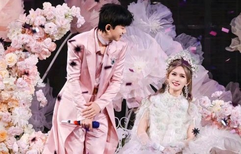 张杰为谢娜个人演唱会提供了哪些具体的团队支持和幕后帮助？|最好的舞台|舞台设计|谢娜《快乐万岁·我们的青春》演唱会|鸟巢|巡演