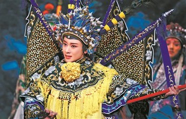 老旦演员侯宇：希望吸引更多年轻观众认识国粹|白玉兰奖|戏曲演员|京剧|舞台|乘风