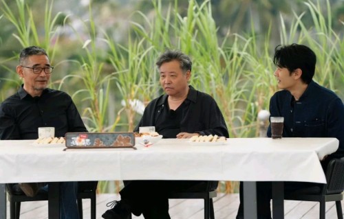 余华定居三亚，新综艺开播！与新朋老友漫谈文学，李光洁为余华苏童摄影