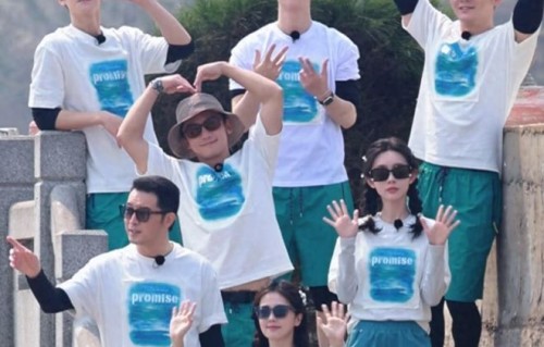 《奔跑吧14》第2期运动风，7v7黄蓝两队pk，时代少年团全员首秀