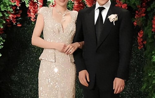 拒绝豪门霍启山嫁给普通人，如今获七枚奖牌，儿女双全住上海豪宅