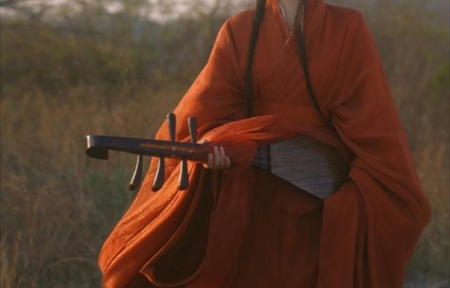 孔雪儿红衣垂耳兔造型路透曝光|将门毒后|将门独后|孔雪儿红衣造型|孔雪儿将门独后|古装氛围感