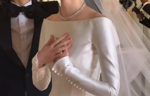 奚梦瑶婚礼梳背头造型优雅亮相