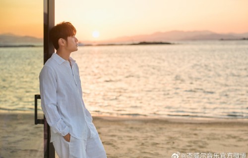 周杰伦新歌《爱琴海》的MV是在希腊哪个岛屿拍摄的？|海天一色|R&B|周游记|圣托里尼|伊亚