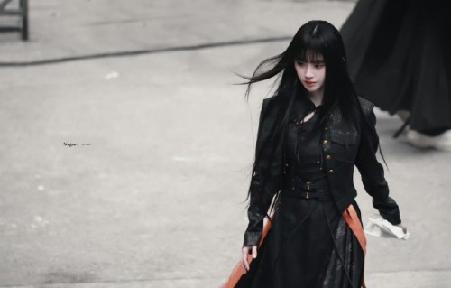 鞠婧祎黑长直恶女造型封神，全网催更魔尊重生