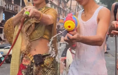 氧化菊现身泼水节！被泼到头发贴脸依旧大笑，这才是快乐天花板