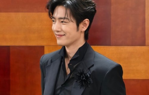 肖战大学生电影节生图曝光，未修原图展现真实颜值