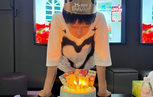 粉丝如何评价杨博文台上与台下的反差魅力？|舞台|舞蹈|少年|队友|身体语言