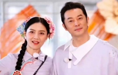 郑恺和苗苗在跑男节目之外的婚姻生活状态是怎样的？