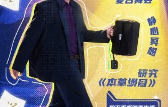 《不想睡的星期五》节目还有哪些常驻嘉宾？