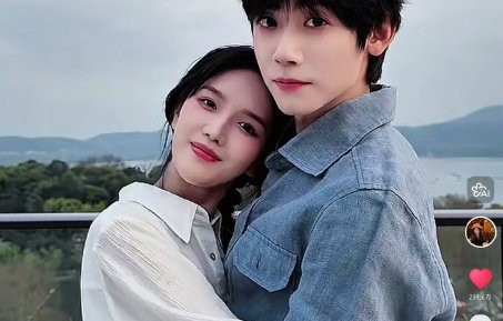 为何观众将李卿喻钟黎的互动形容为‘无糖胜有糖’的‘舒肤佳CP’？