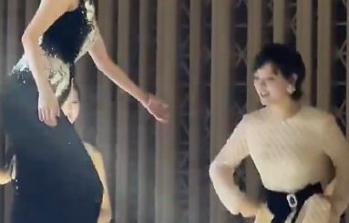 完整的杨幂扶杨紫视频哪里可以看？