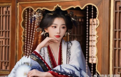 孔雪儿在《九重紫》、《暗河传》等作品中的演技表现如何？