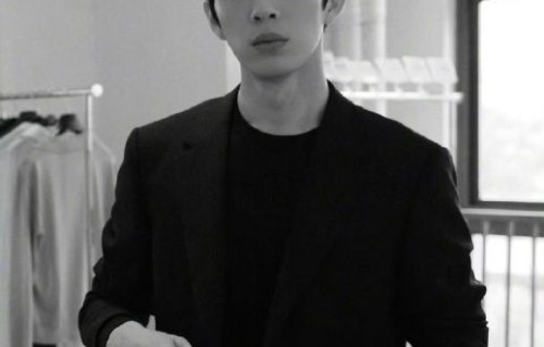 《钢铁森林》中井柏然饰演的江寒声，在角色塑造上与原著有何异同？