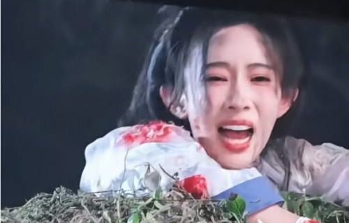 为什么选用和人设不符的软糯配音？