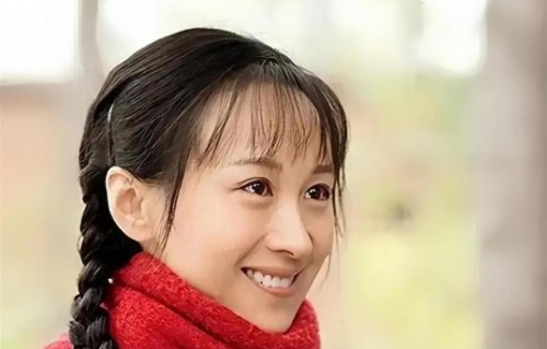 拍戏50部全网无人识！42岁至今单身不婚，圈内公认最干净女演员