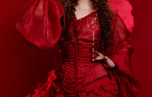 从180斤偶像梦碎到喜剧女王，嵇嘉禾用《白乌鸦》为十年天赋正名|锤娜丽莎|舞台|人生|天赋型|叶倩文